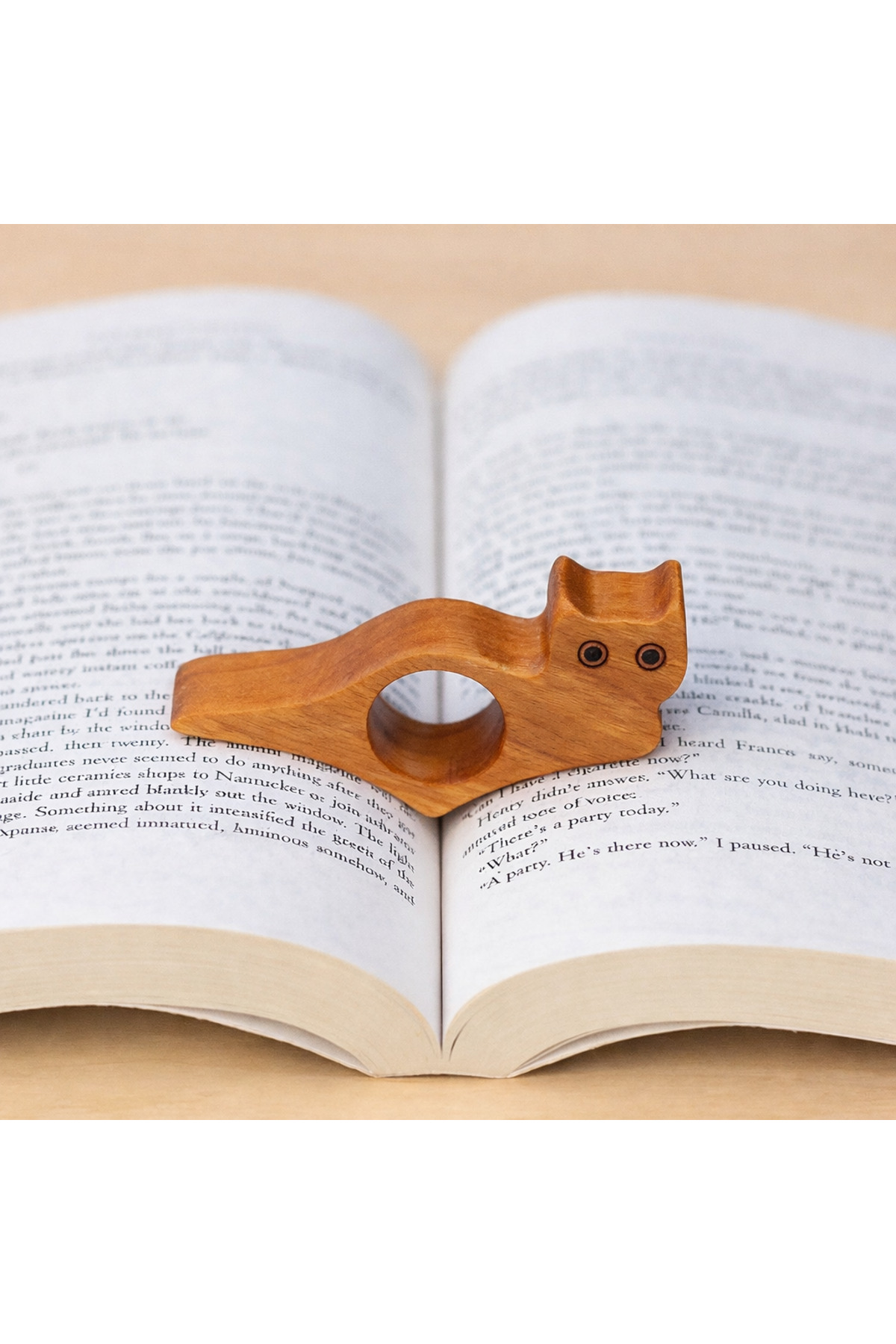 Ahşap Kedi Figürlü Kitap Ayracı – El Yapımı Doğal Ahşap Kitap Tutucu & Okuma Aksesuarı