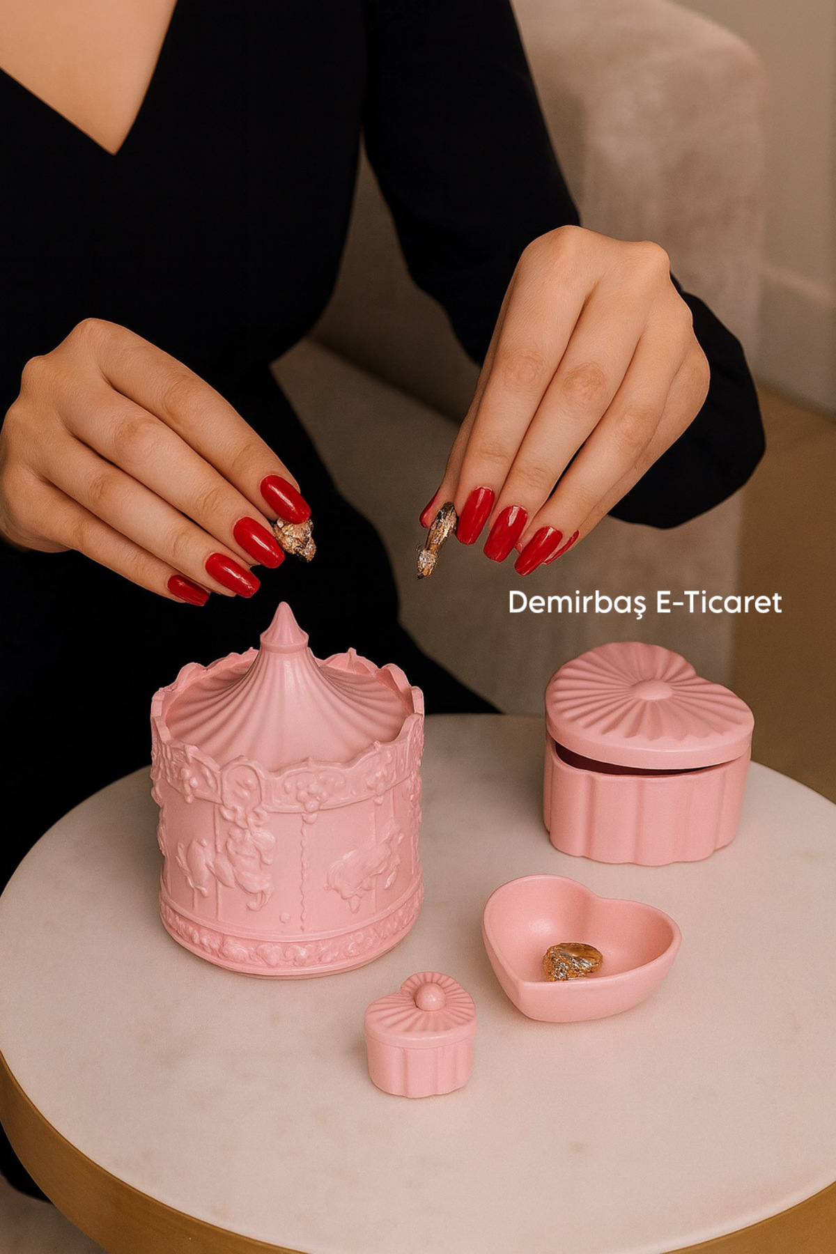 PASTEL PEMBE - Atlı Karınca Tasarımlı Takı Kutusu ve 3’lü Kalp Şeklinde Takı Kutusu Seti