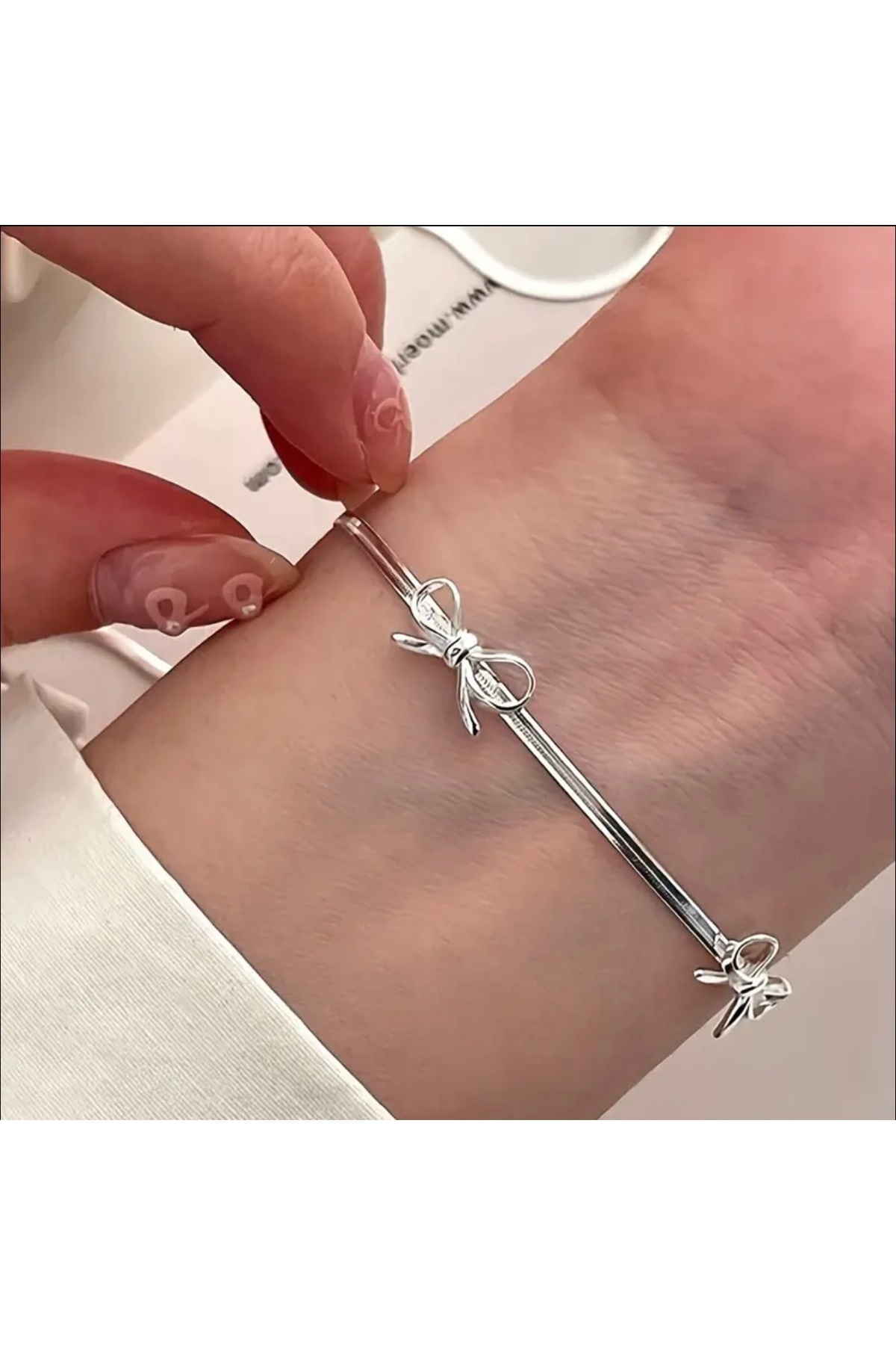 Şık Paslanmaz Çelik Fiyonk Bileklik - Zarif ve Modern Tasarım